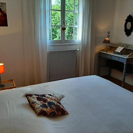 Chambre soignée et accueillante à la campagne - Ch Rouge L'Honor-de-Cos Esterno foto