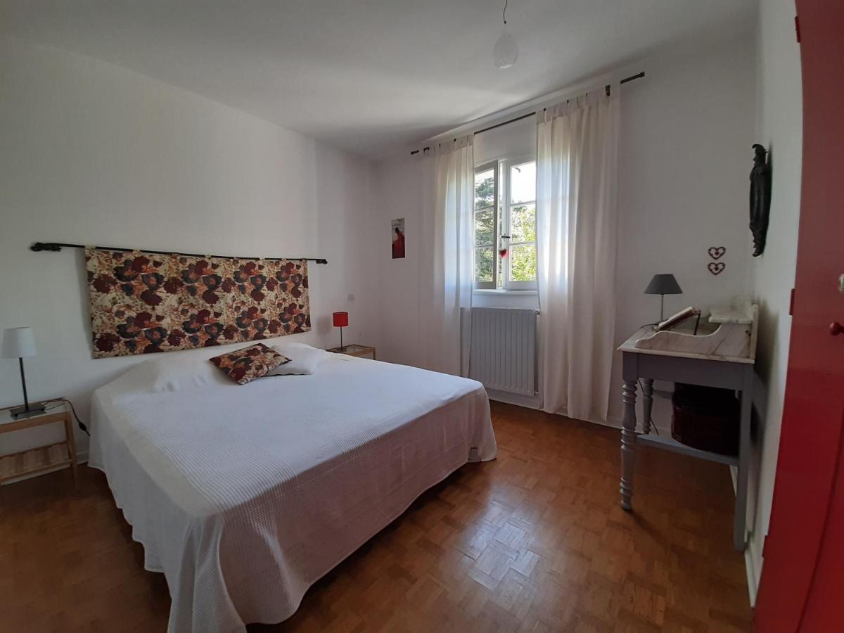 Chambre soignée et accueillante à la campagne - Ch Rouge L'Honor-de-Cos Esterno foto